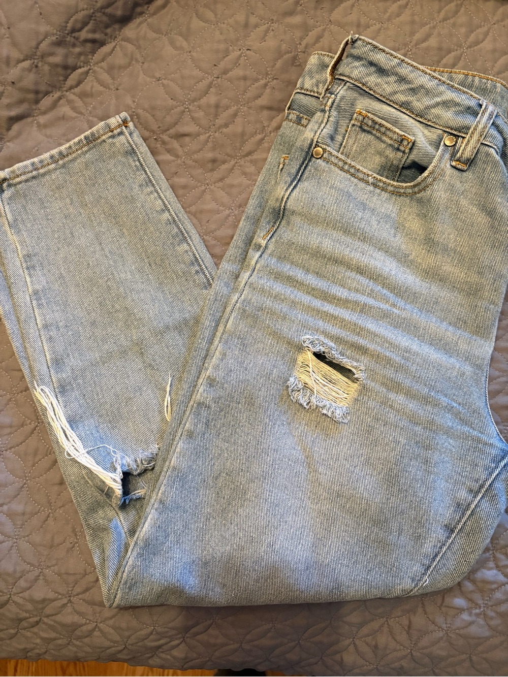 Bullhead Light Wash High-Rise Button-Fly Jeans